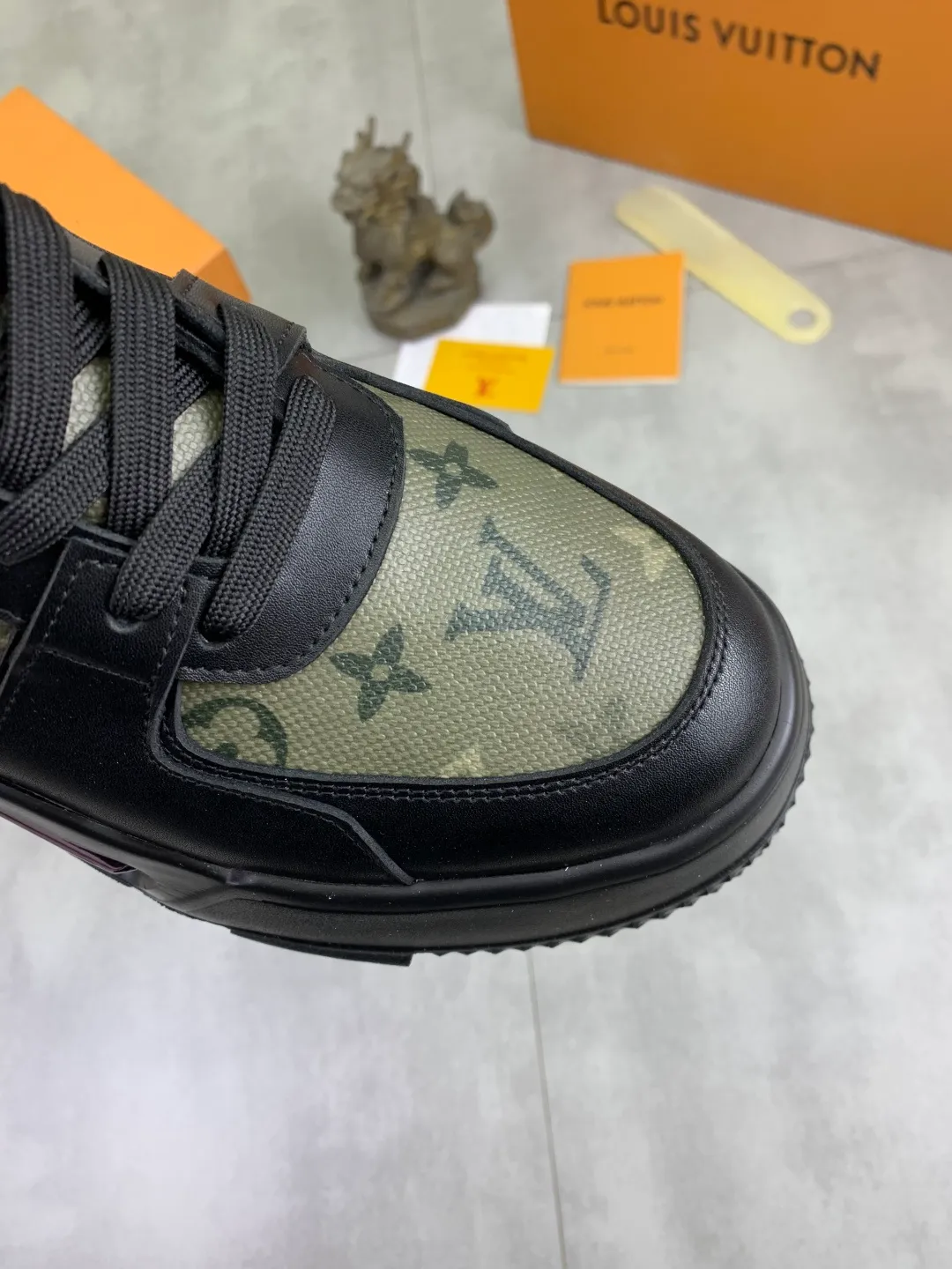 Men's men's shoes 💰P440 new style 💶【LOUIS VUITTON) new high top🍀LV Louis Vuitton *—— LV classic high top trendy shoes! Made of imported original soft calfskin, water-dyed pigskin lining. Original wear-resistant rubber outsole! High quality products! Code number: 38-44 Color: 2️⃣colors available